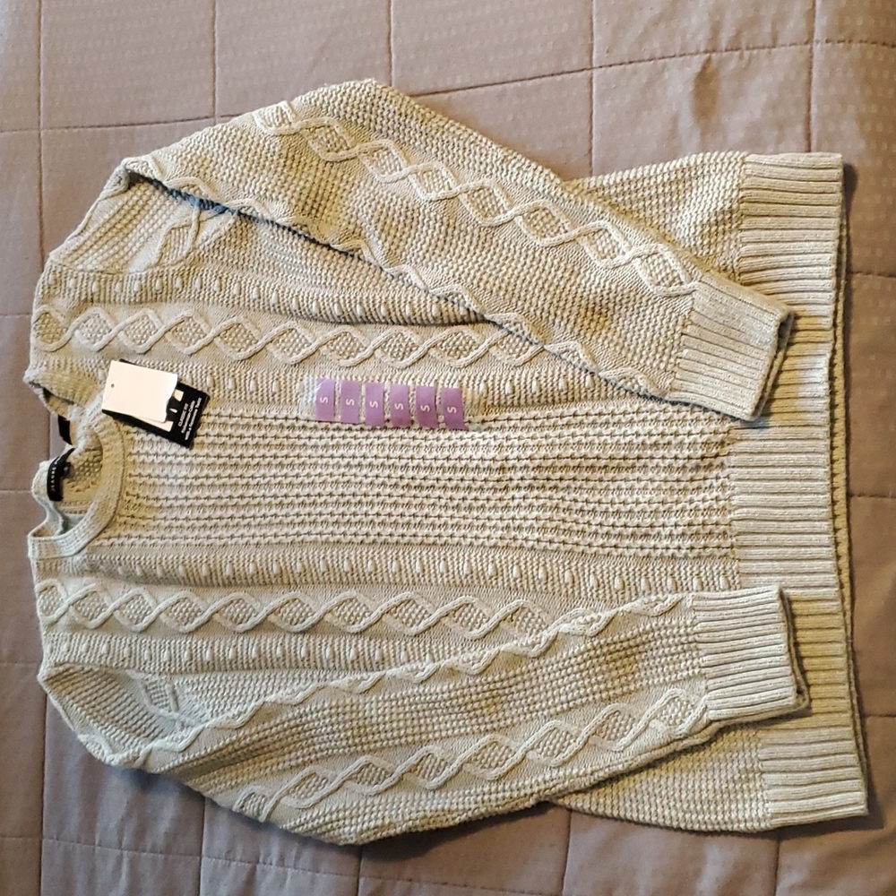 BNWT long sleeve sweater